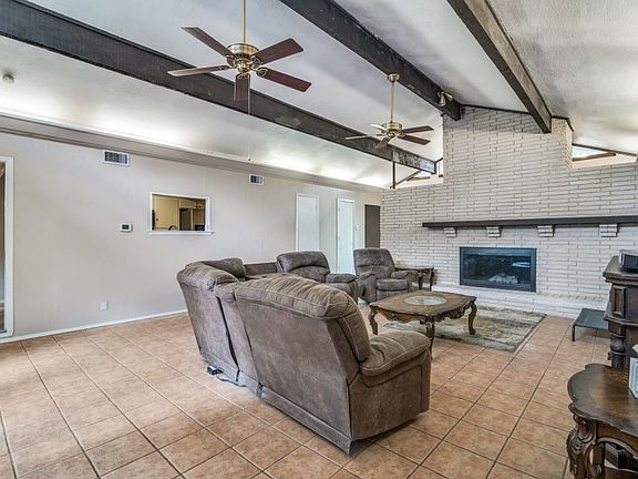 3rd image of 1706 Iroquois Dr