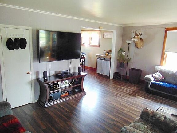 4th image of 208 Park St