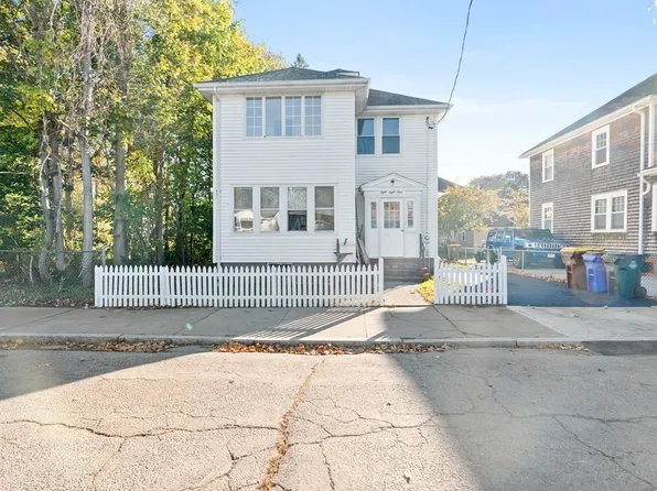 889 Pearce St, Fall River, MA 02720