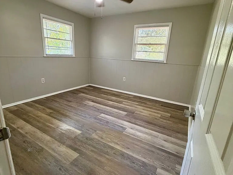 1900 S Maple Dr — Photo 12