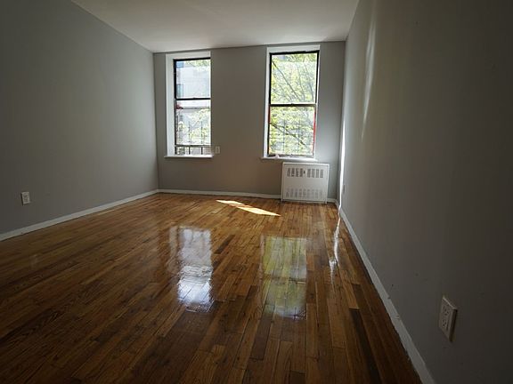 3rd image of 922 Bronx Park S APT 2B