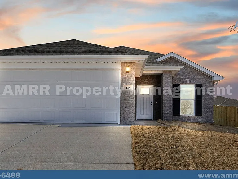 125 SW Vicki St — Photo 4