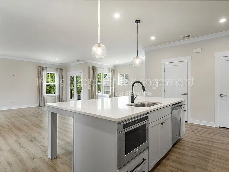1633 Bilder Ct — Photo 32