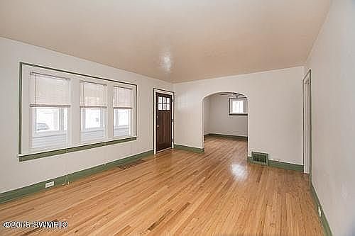 5th image of 133 E 19th St