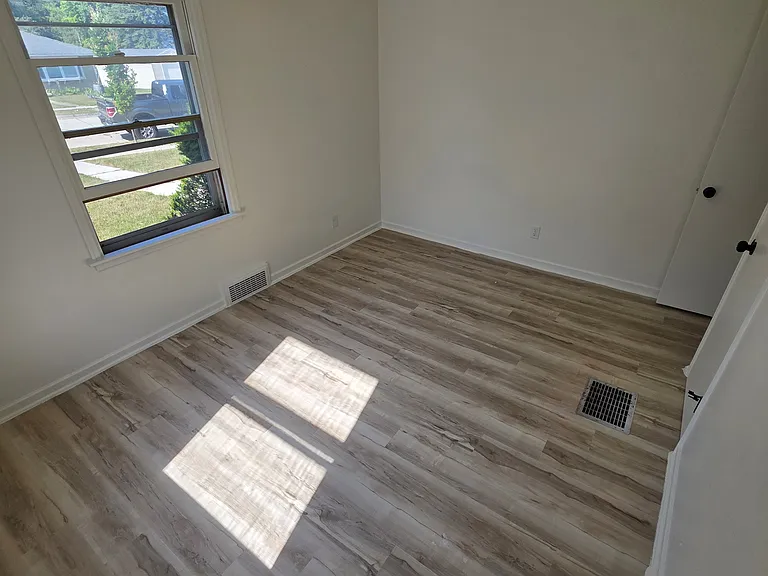 2221 Mayflower Ave — Photo 15