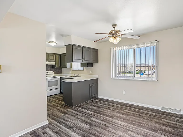 Rivercrest Apartments — Photo 108