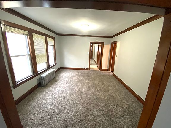4th image of 3815 N Sacramento Ave #2