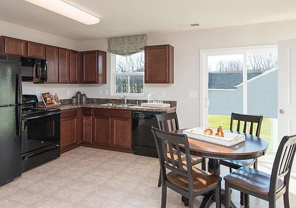 4th image of 225 Karson Dr
