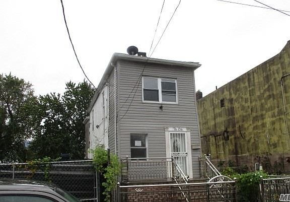 3rd image of 7606 Blake Ave