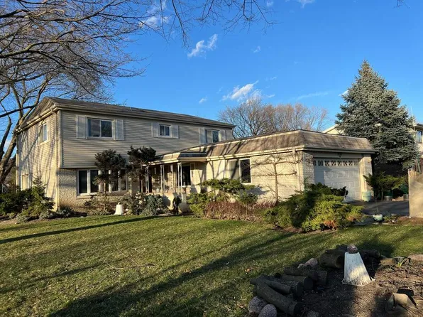 2656 Farnsworth Ln, Northbrook, IL 60062