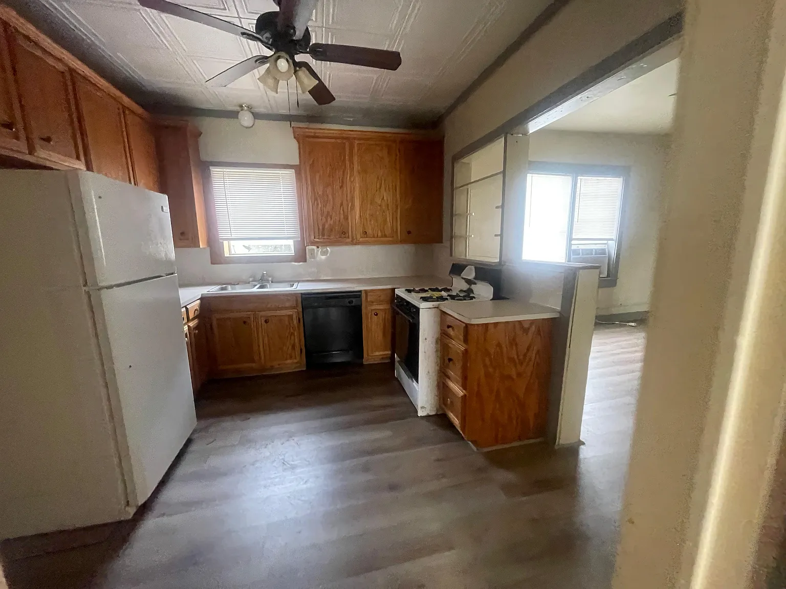 2 bed, 1110 sqft, $1,050 — Photo 2