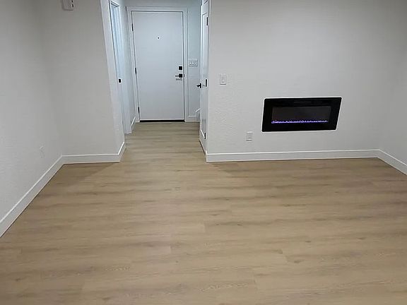 4th image of 1918 C St SE Unit B