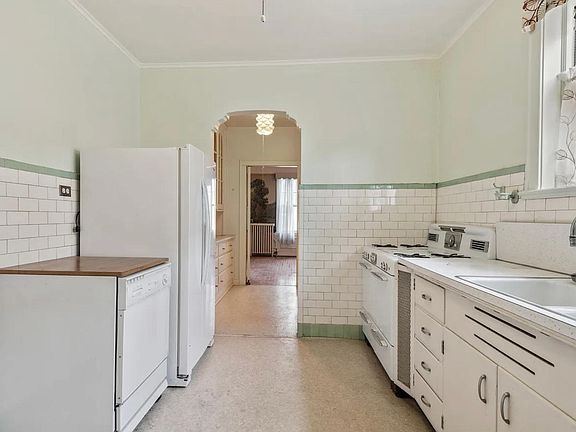 5th image of 7541 N Oakley Ave #2