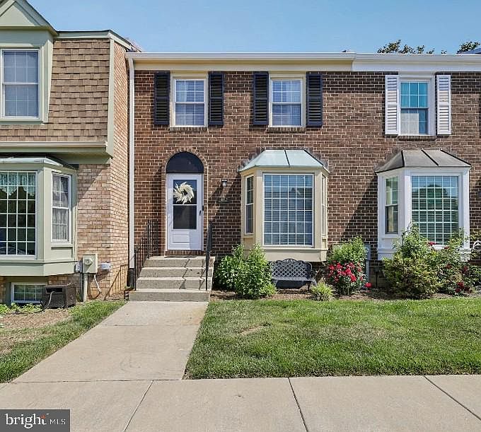 1st image of 462 Colonial Ridge Ln