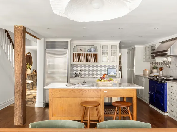 222 East 11th Street image 7 of 30