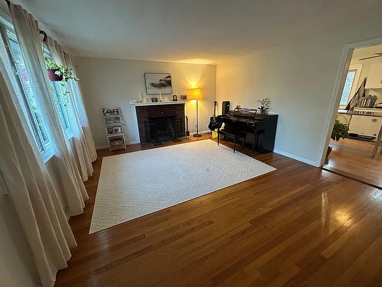 54 Harrington Rd — Photo 4