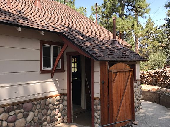 2nd image of 460 Vista Ln