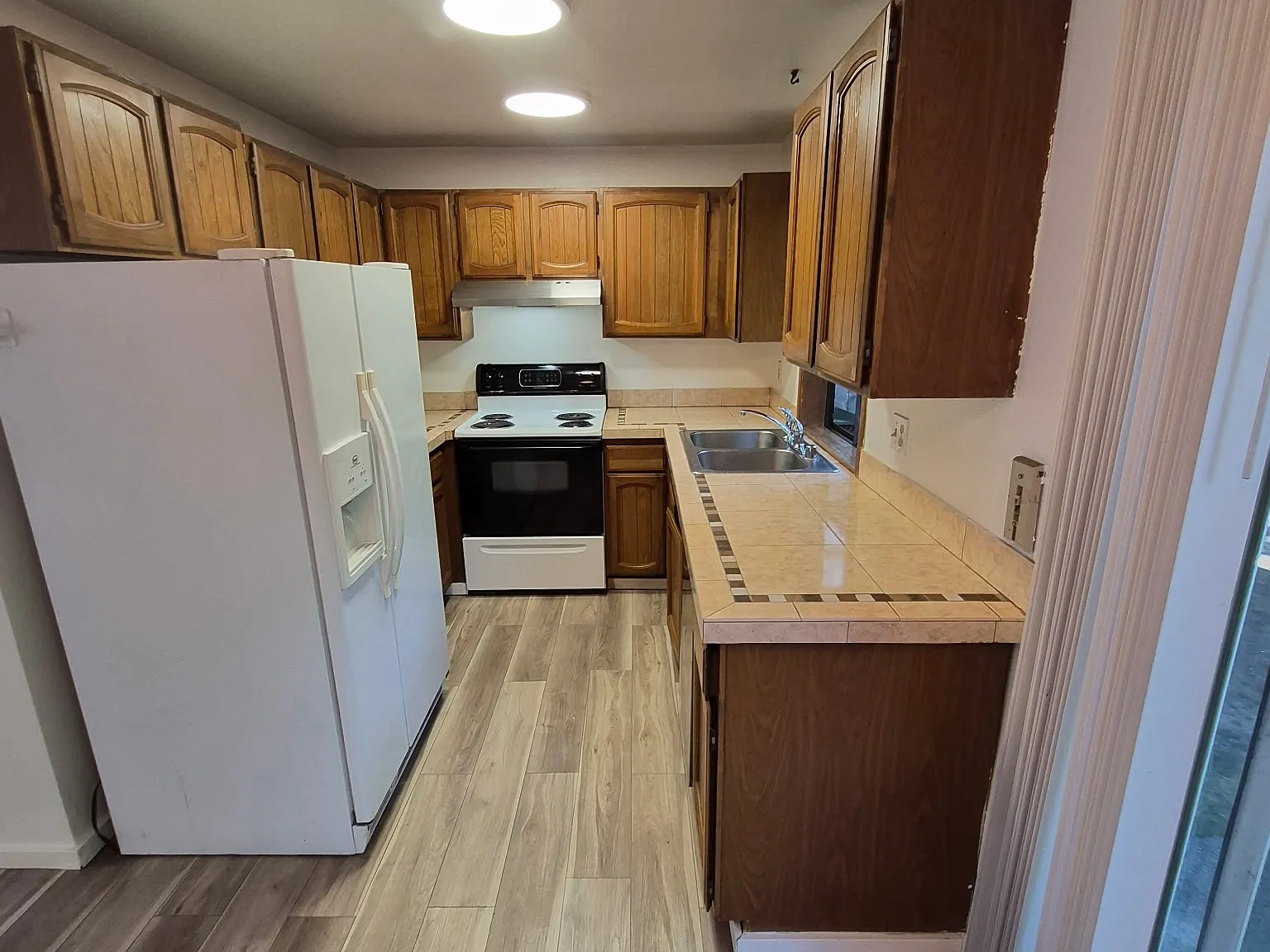 2 bed, 1.5 bath, 890 sqft, $2,550 — Photo 4