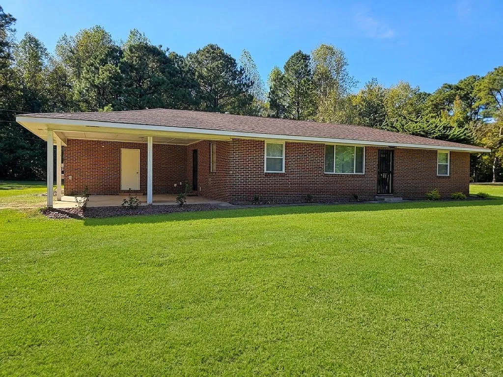 2304 Roberta Rd — Photo 1