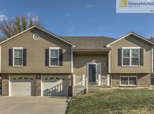 7304 NE 70th St, Kansas City, MO 64119