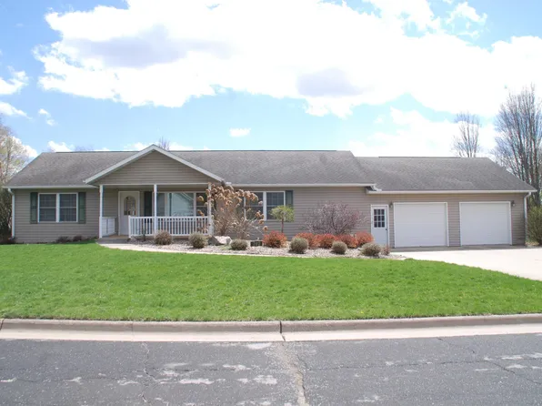 702 Lovers Lane Ct, Fayette, IA 52142