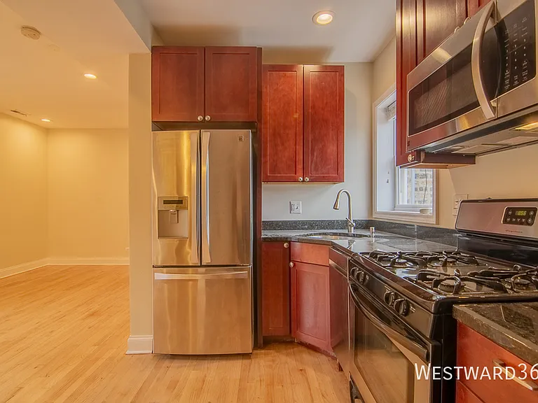 4334 N Sacramento Ave #3W — Photo 3