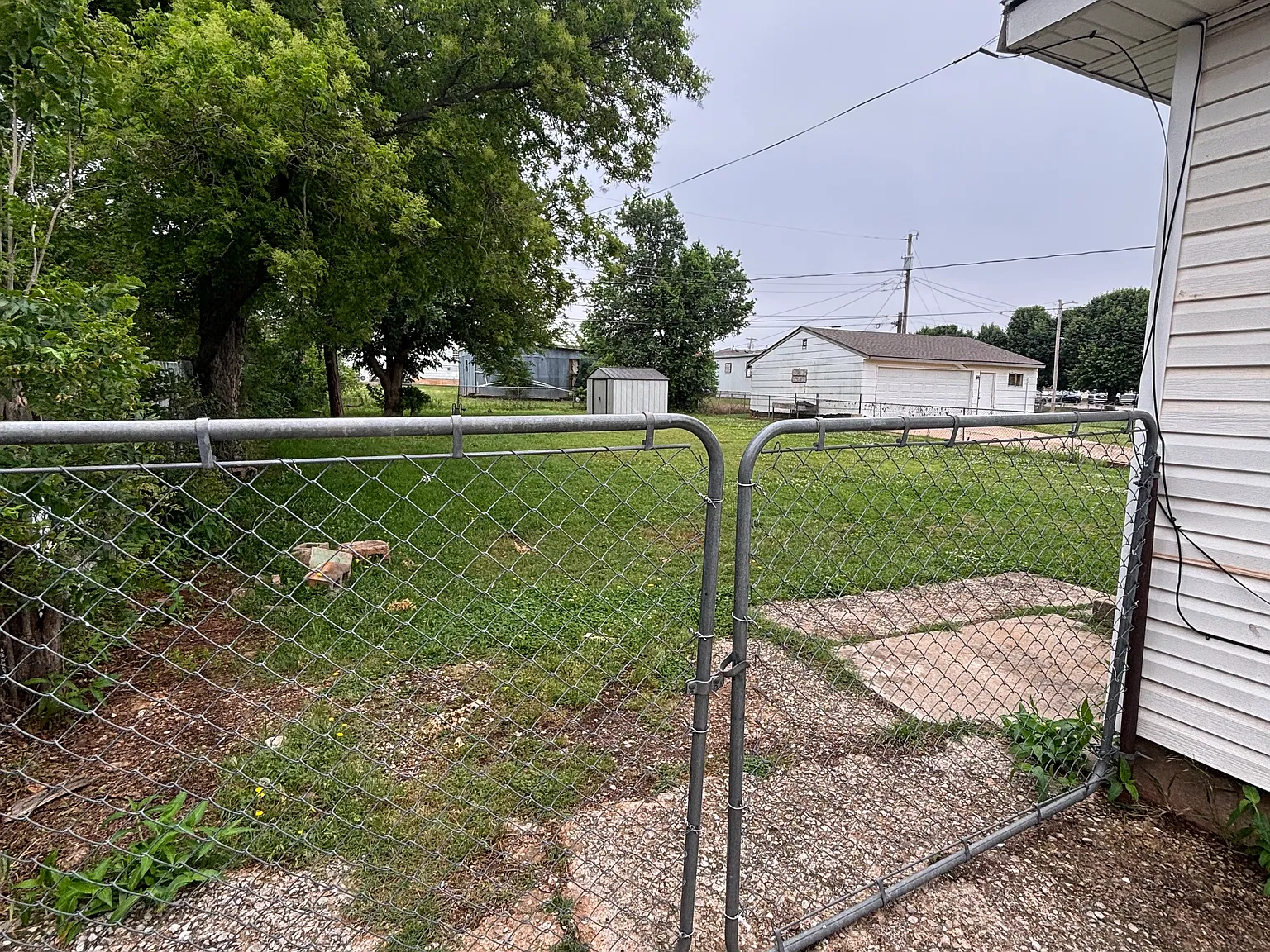 3 bed, 989 sqft, $1,100 — Photo 3