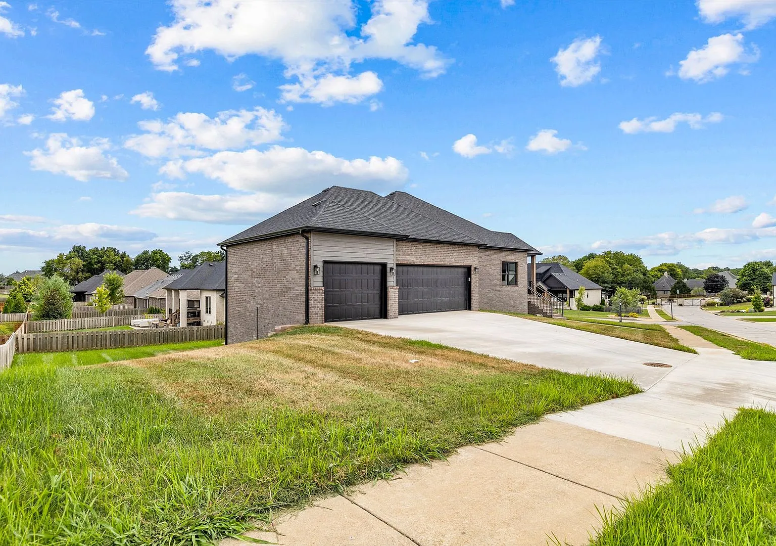 New Construction! Four bedroom home in gated neighborhood. — Photo 2