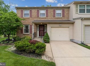 101 Farnwood Rd, Mount Laurel, NJ 08054