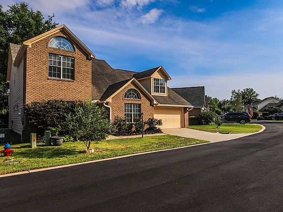 2nd image of 836 Fairway Lakes Dr