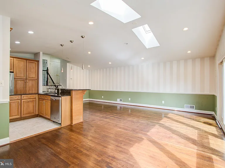 9203 Cedarcrest Dr — Photo 8