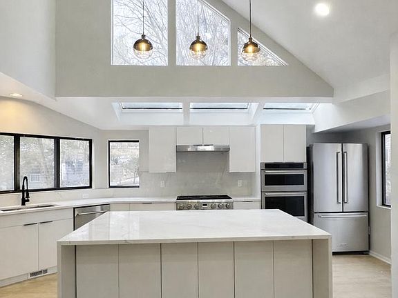 2nd image of 1671 Cedar Hollow Way