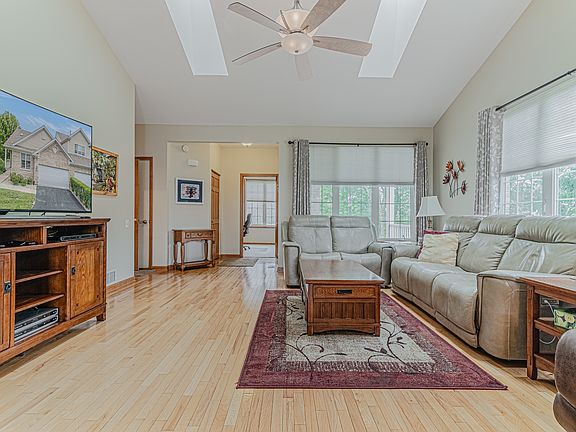5th image of 11656 Lake Shore Dr