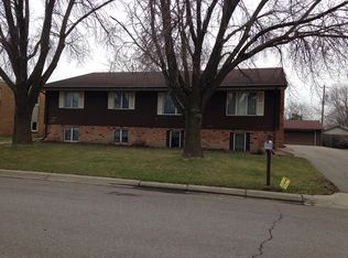 426 Commodore Dr, Mankato, MN 56001