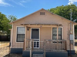 1210 Geronimo St, Seguin, TX 78155