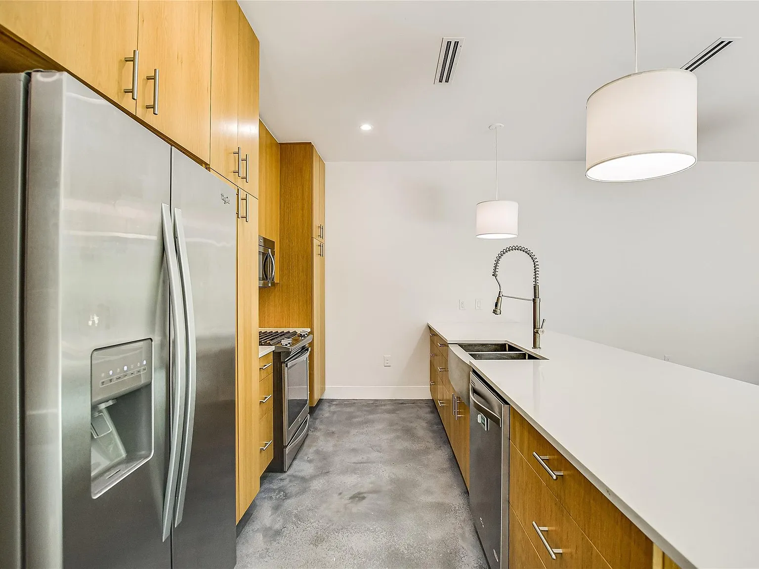 3 bed, 3.0 bath, 1768 sqft, $4,200 — Photo 4