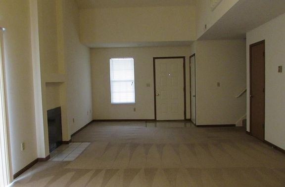 3rd image of 4002 Danbury Ct #B