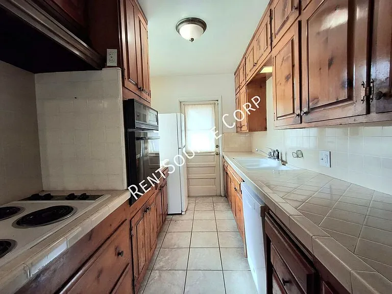 24654 Walnut St — Photo 8