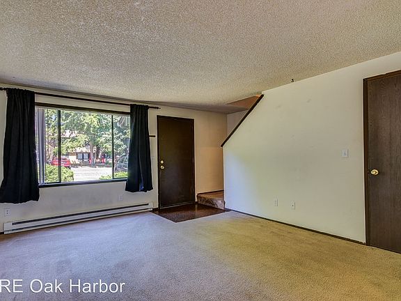 4th image of 1100 SW Harrier Cir APT 4