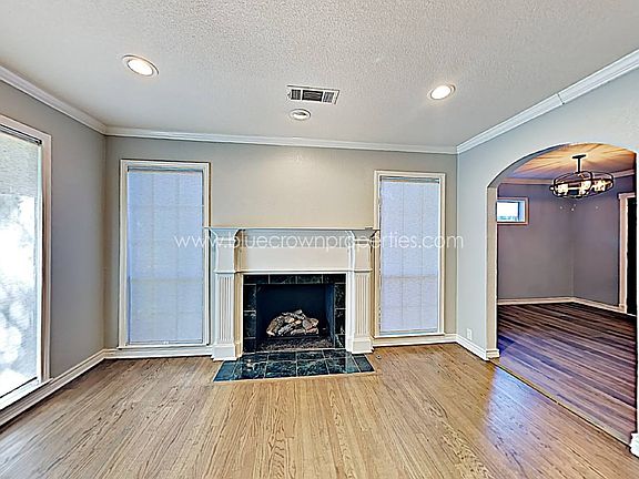 5th image of 2137 Barberry Dr