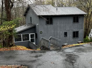 106 Manchester Dr, Bushkill, PA 18324