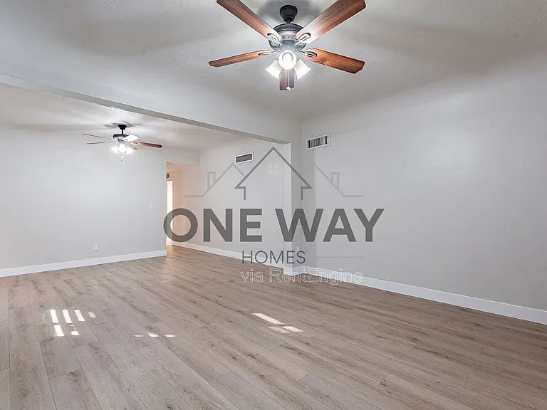 745 E Pierce St — Photo 18