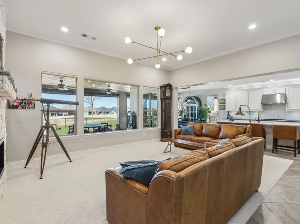 9600 Crestview Dr, Denton, TX 76207