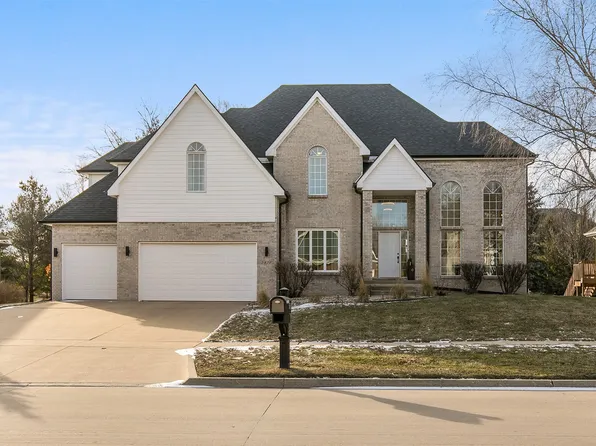 5830 Coachlight Ct, West Des Moines, IA 50266