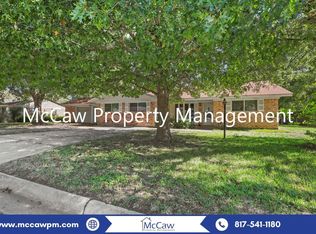 1110 Rosedale Dr, Gainesville, TX 76240