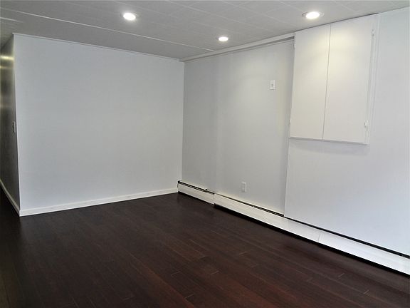 3rd image of 655 Warburton Ave Floor 2