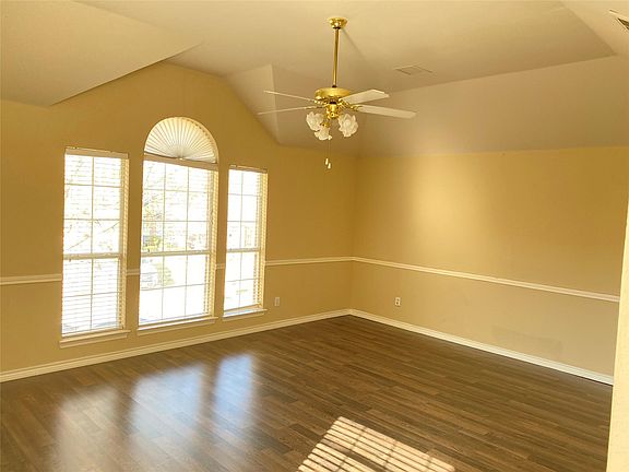 5th image of 3313 Woodberry Ln