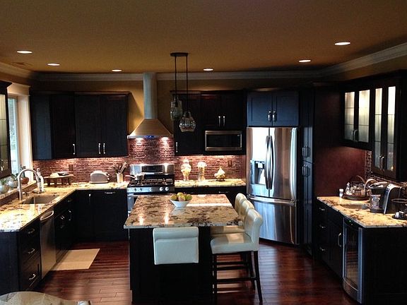 New Remodeled Kitchen and bar : Granite, Stainless Steel, bar w/wine cooler, under lighting cabinets