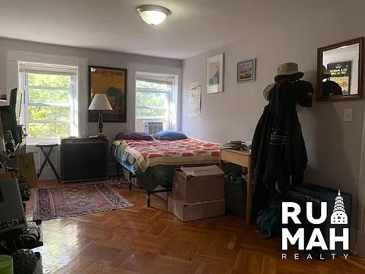 5th image of 372A Bainbridge St #4A