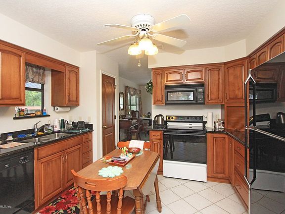 5th image of 207 RIVER Drive